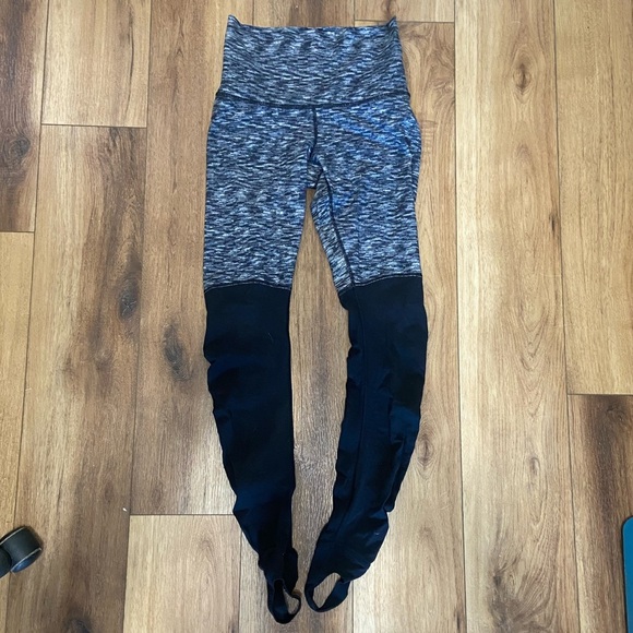 Lululemon EUC wunder under stirrup leggings in dramatic static black white 6 - Picture 5 of 9